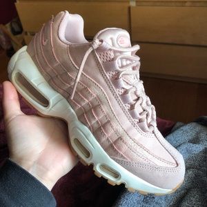 Women's Nike Light Pink AirMax 95's